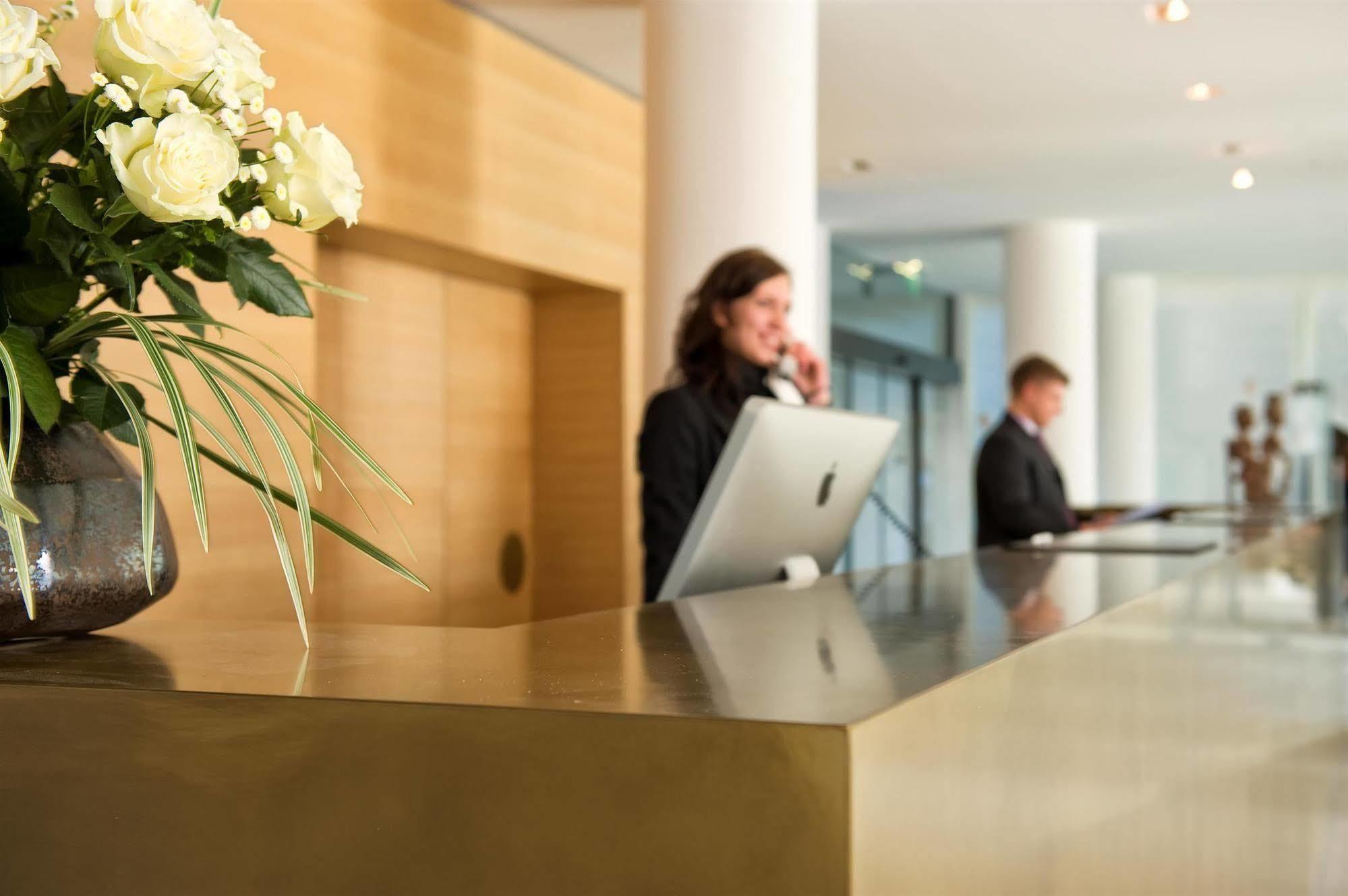 Wyndham Berlin Excelsior Hotel Interior photo